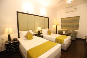 Postel nebo postele na pokoji v ubytování Hotel Capitol Hills - Greater Kailash Delhi