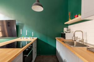 Kuchyňa alebo kuchynka v ubytovaní D63 Dohány Apartment