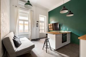 Kuchyňa alebo kuchynka v ubytovaní D63 Dohány Apartment