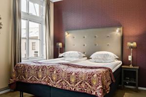 Ένα ή περισσότερα κρεβάτια σε δωμάτιο στο Best Western Plus Edward Hotel