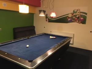 Biliardový stôl v ubytovaní Hotel Na Wzgórzu