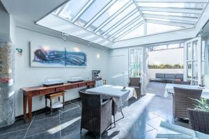 a living room with a table and a skylight at B&B Yasmine Brugge in Bruges