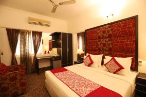 Postel nebo postele na pokoji v ubytování Hotel Capitol Hills - Greater Kailash Delhi