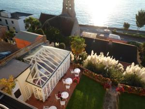 an overhead view of a building with a garden at Panorama Guest House in Saint Aubin