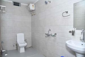 a bathroom with a toilet and a sink at Hotel Lake View in Port Blair