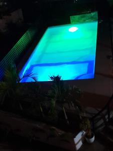 Vista sulla piscina di Palm View Moalboal o su una piscina nei dintorni