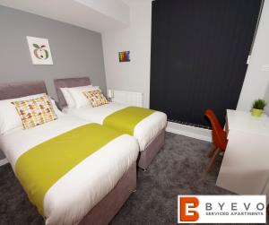 Postel nebo postele na pokoji v ubytování ByEvo 1 Brabloch - perfect for contractors - Close to GLA