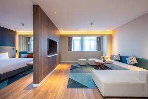 Μια τηλεόραση ή/και κέντρο ψυχαγωγίας στο Holiday Inn Express Xinji City Center by IHG