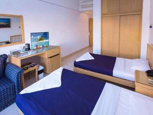 Tempat tidur dalam kamar di Red Sea Relax Hotel