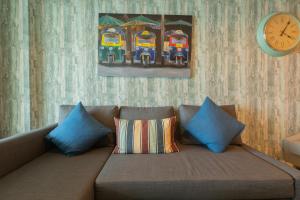Posezení v ubytování One Bedroom BeachfrontPoolfront Located In Cha-amHua Hin