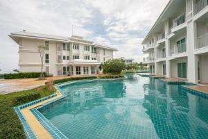 Bazén v ubytování One Bedroom BeachfrontPoolfront Located In Cha-amHua Hin nebo v jeho okolí