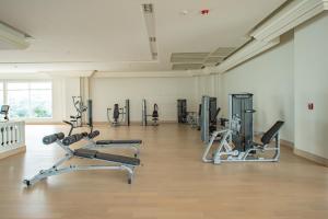 Fitness centrum a/nebo fitness zařízení v ubytování One Bedroom BeachfrontPoolfront Located In Cha-amHua Hin