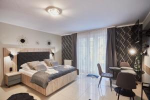 Łóżko lub łóżka w pokoju w obiekcie Avangard by Baltic Home