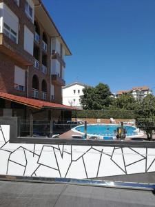 a view of a swimming pool in a building at Apartamentos Regollera Premium con garaje in Noja