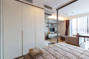 a bedroom with a large bed and a living room at 5 stars 1 BedroomTub BathShower Bangkok Downtown Near Emquartier Shopping Mall in Bang Kapi