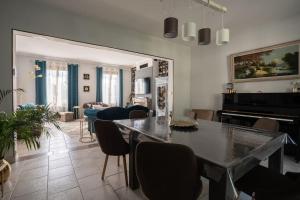 Posedenie v ubytovaní Villa avec piscine entre Beauval et châteaux*