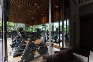 Fitness centrum a/nebo fitness zařízení v ubytování S39- 1 Bedroom Downtown Apt with Balcony and Pool