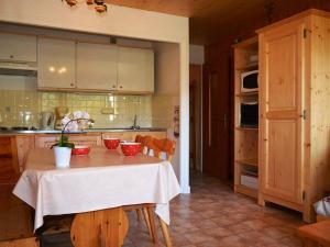 Dapur atau dapur kecil di Appartement Le Grand-Bornand, 2 pièces, 6 personnes - FR-1-241-205