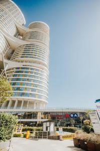 un gran edificio con muchas ventanas en Tips For istanbul, en Estambul