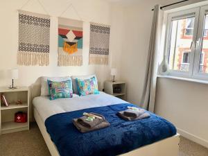 a bedroom with a bed with two towels on it at Moroccan Inspired Northampton Apartment in Northampton