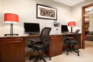 an office with two desks with a computer and two chairs at Country Inn & Suites by Radisson, Dearborn, MI in Dearborn