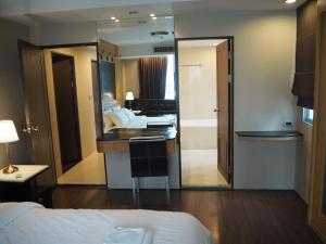 7B-Short-term rental allowed-5BRs Downtown Bangkok客房内的一张或多张床位