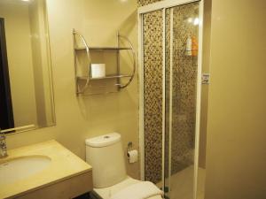 7B-Short-term rental allowed-5BRs Downtown Bangkok的一间浴室