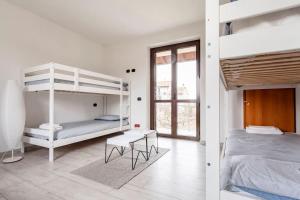 Dviaukštė lova arba lovos apgyvendinimo įstaigoje Lussuosa Villa nel Monferrato-Netflix & Wifi-Residenza il Moro