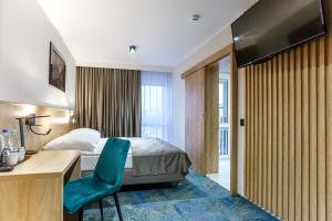 Televízia a/alebo spoločenská miestnosť v ubytovaní Hotel Gromada Łomża