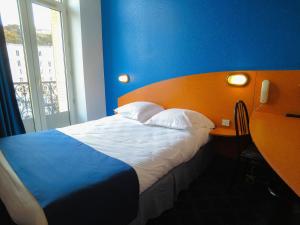 Postel nebo postele na pokoji v ubytování Le CESAR HOTEL