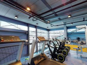 Posilňovňa alebo fitness centrum v ubytovaní Hotel Ski Austria St.Christoph a.A.