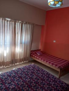 מיטה או מיטות בחדר ב-Casa familiar de verano San Carlos