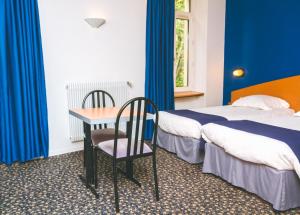 Postel nebo postele na pokoji v ubytování Le CESAR HOTEL