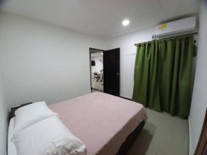 Ein Bett oder Betten in einem Zimmer der Unterkunft Comoda casa en Gaira