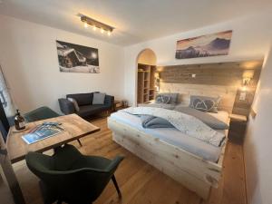 A bed or beds in a room at Berghof Haselsberger