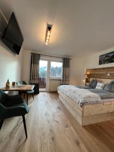 A bed or beds in a room at Berghof Haselsberger