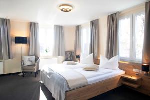 Postel nebo postele na pokoji v ubytování Hotel & Gutsgasthaus Köberle