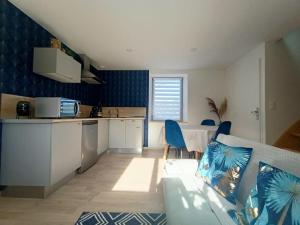 Η κουζίνα ή μικρή κουζίνα στο Appartement indépendant La tour des Tuileries