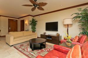 TV a/nebo společenská místnost v ubytování Ko Olina Beach Villas B304 - 3BR Luxury Condo with Stunning Ocean View & 2 Free Parking