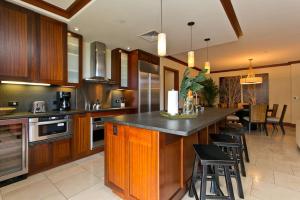 Kuchyň nebo kuchyňský kout v ubytování Ko Olina Beach Villas B304 - 3BR Luxury Condo with Stunning Ocean View & 2 Free Parking