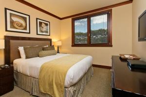 Postel nebo postele na pokoji v ubytování Ko Olina Beach Villas B304 - 3BR Luxury Condo with Stunning Ocean View & 2 Free Parking