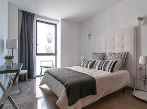 Postel nebo postele na pokoji v ubytování Picasso Suites
