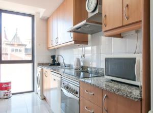 Kuchyň nebo kuchyňský kout v ubytování Picasso Suites