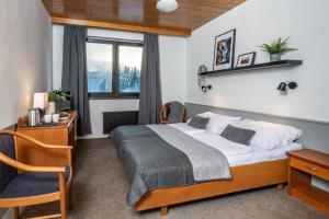 Postel nebo postele na pokoji v ubytování Wellness Hotel Šedý Vlk