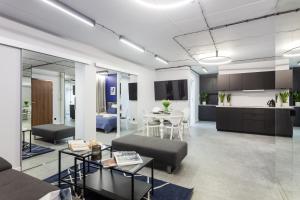 Kuchyňa alebo kuchynka v ubytovaní Family Center Apartments + 37 fotografií