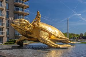 a statue of a man riding a turtle at Dolce Vita - zonnig familie appartement met garagebox in Nieuwpoort