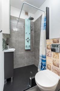 a bathroom with a toilet and a shower at Elektoralna 19 by Homeprime in Warsaw