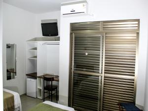 TV a/nebo společenská místnost v ubytování Hotel Porto do Sol