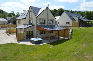 an aerial view of a house with a backyard at The Farmhouse at Williamscraig Holiday Cottages in Linlithgow
