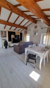 a living room with a white table and a couch at Casa Elsa in Torri del Benaco